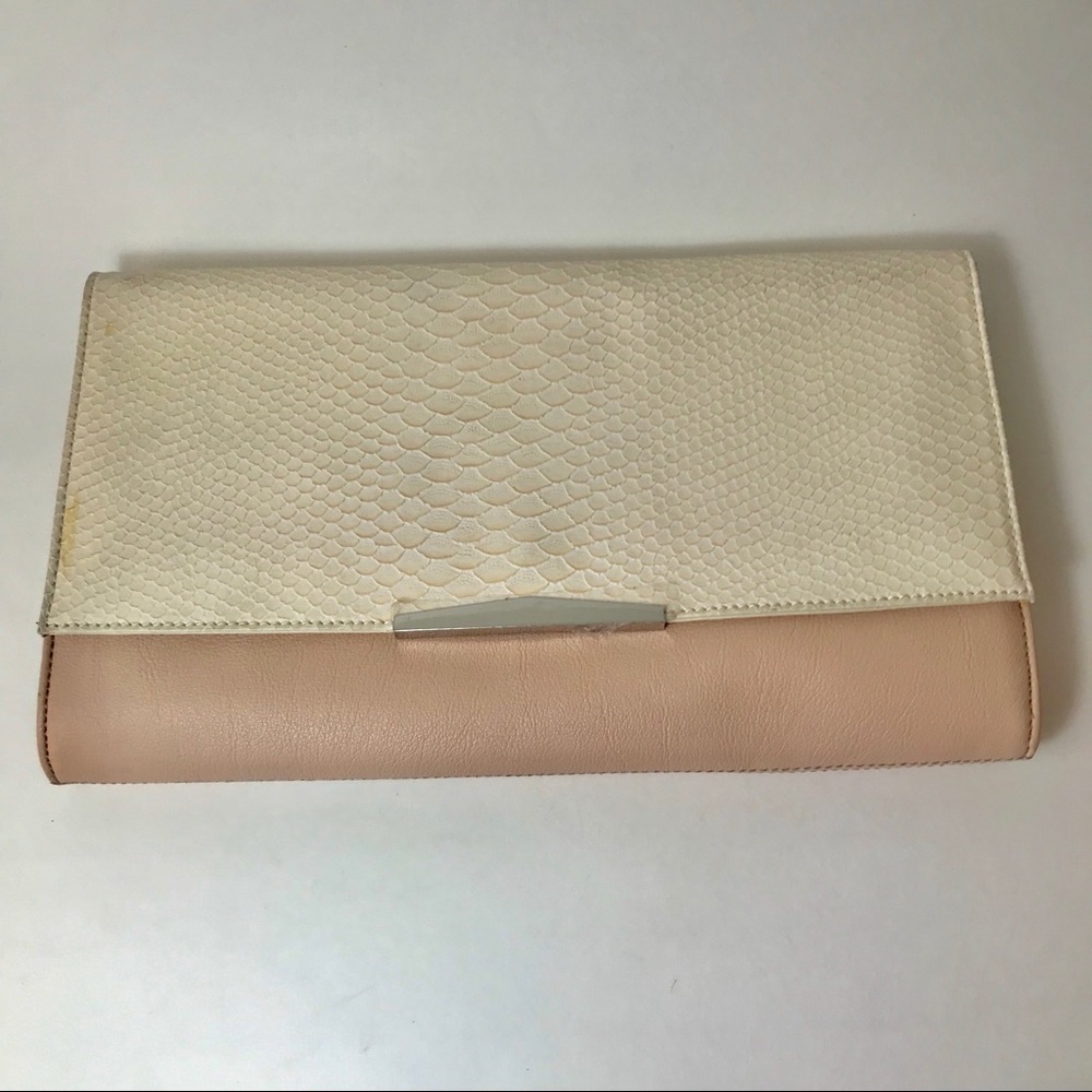 NWT Danielle Nicole “Austin” Clutch